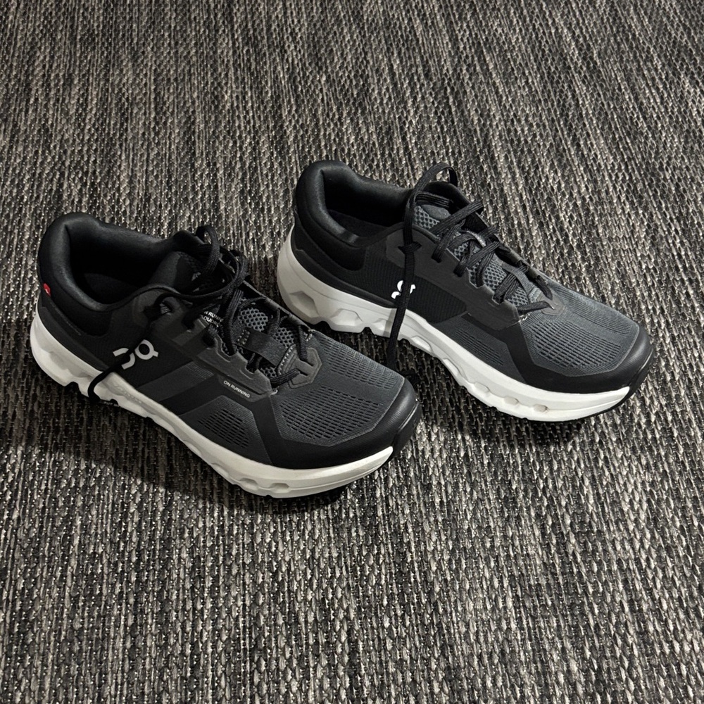 On cloud Cloudrunner 2 Wide 9.5 - image 1